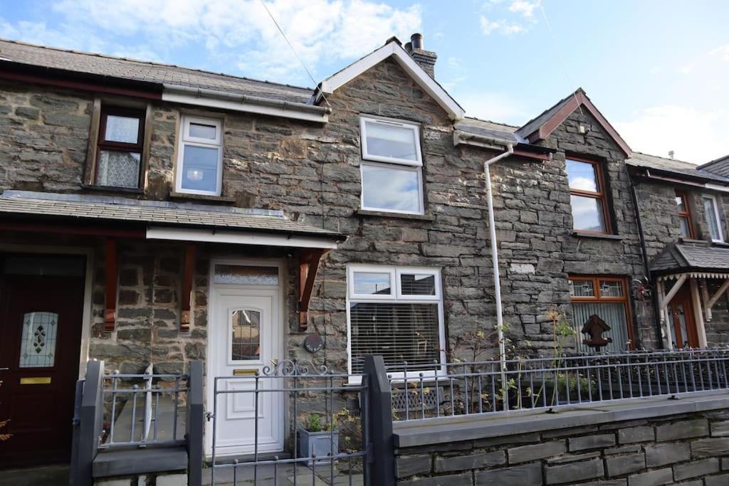 Dol Bach - Your Homely Welsh Cottage In The Heart Of Snowdonia 블레노페스티니오그 외부 사진