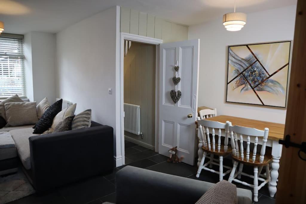 Dol Bach - Your Homely Welsh Cottage In The Heart Of Snowdonia 블레노페스티니오그 외부 사진